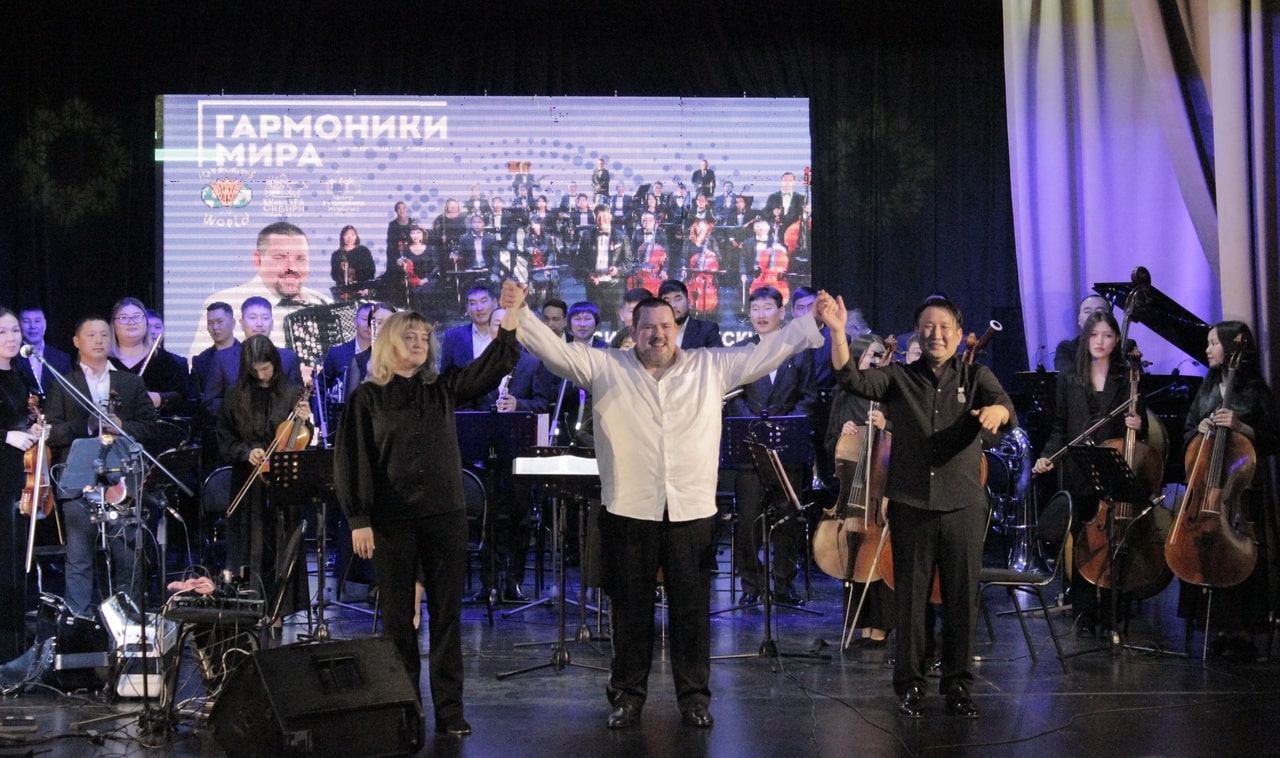 29 марта на сцене Тувгосфилармонии им. В.М. Халилова прошел концерт Петра Ткаченко, мультиинструменталиста, лауреата всероссийских и международных конкурсов, идейного вдохновителя проекта «Гармоники мира» совместно с прославленным Тувинским симфоническим оркестром им. В. Тока под руководством дирижера Бааст Тугбсаяр, Отличника Тувы и Монголии, Заслуженного работника культуры Тувы. 
